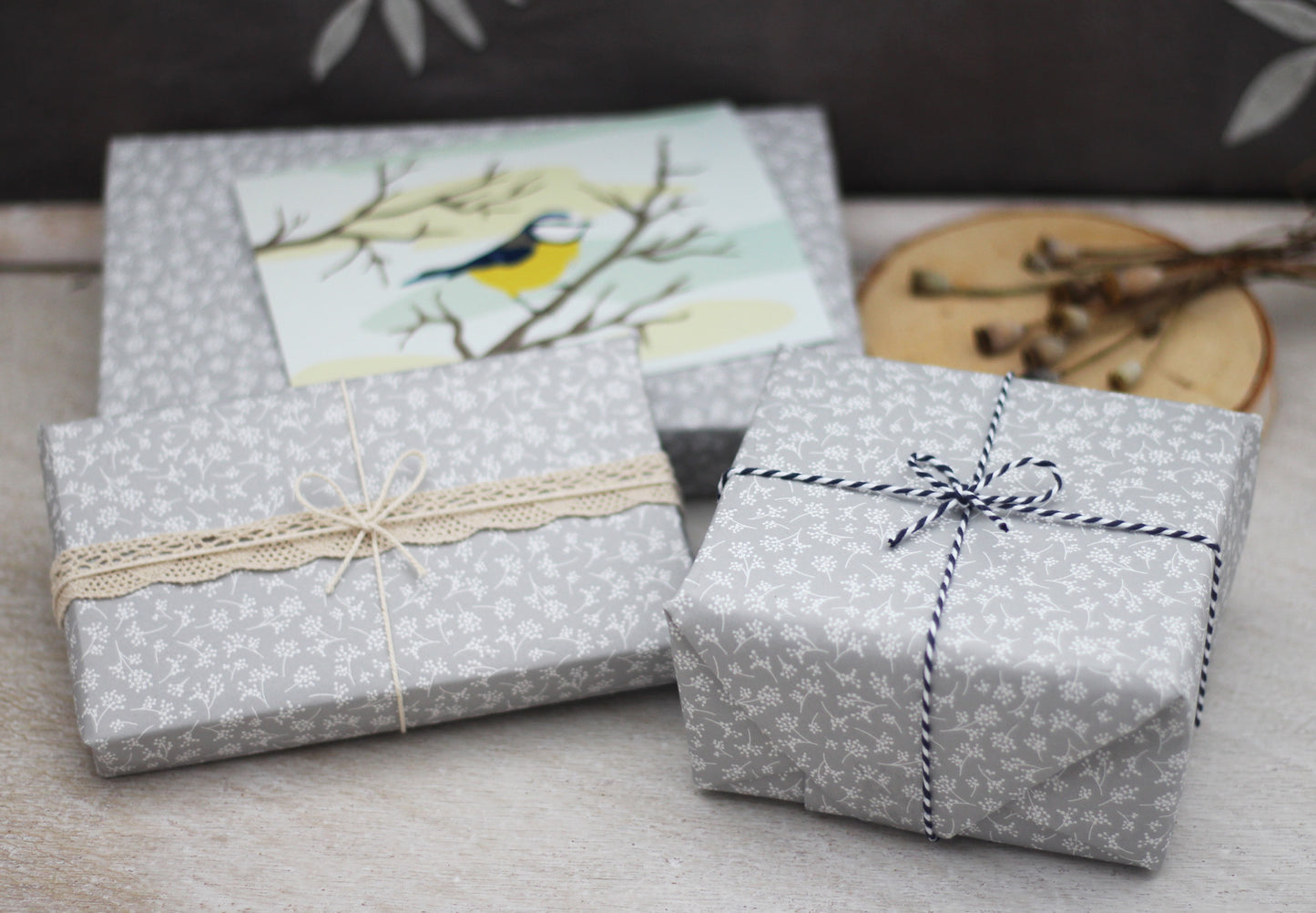 Geschenkpapier „floral mini grau“