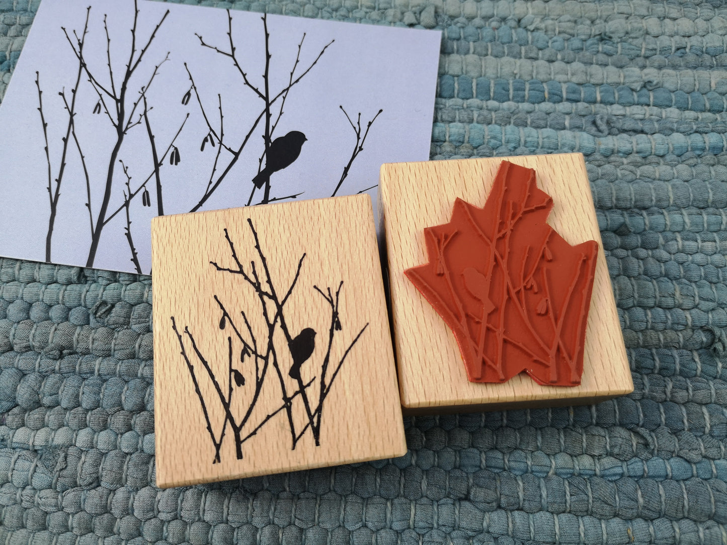 Stempel „Dicker Vogel auf Zweigen“