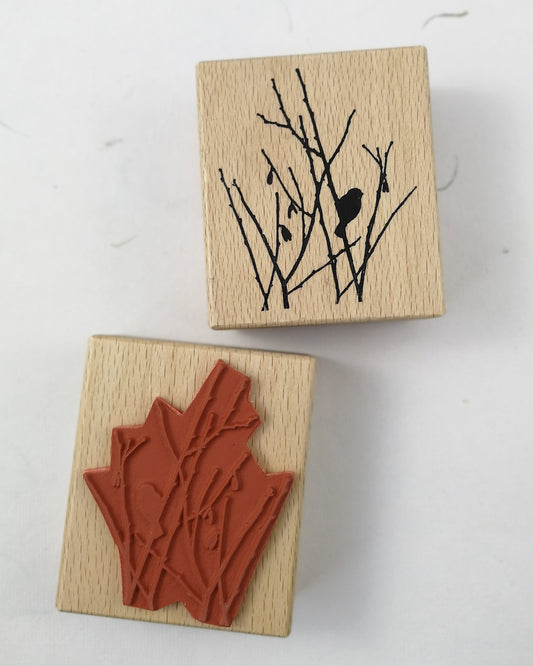 Stempel „Dicker Vogel auf Zweigen“