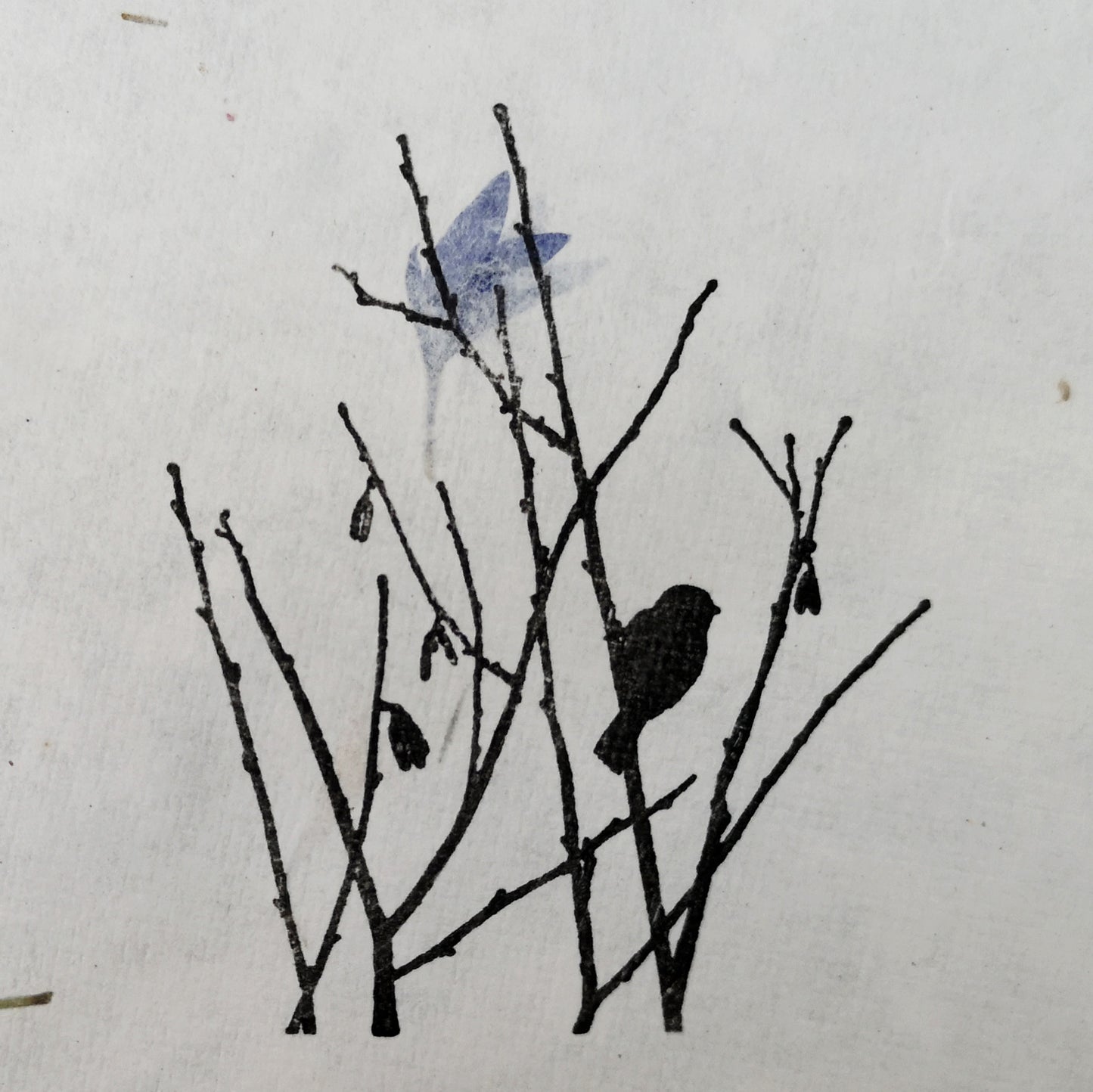 Stempel „Dicker Vogel auf Zweigen“